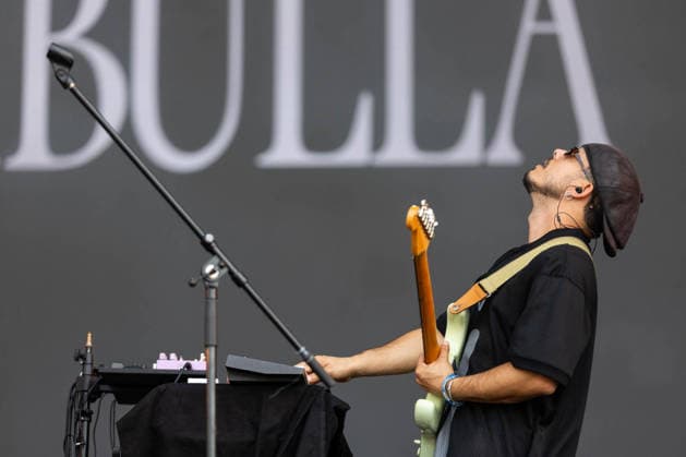 Buscabulla no Primavera Sound Porto 2026 in Portugal - 12 Jun 2026 Luis Alfredo del Valle of the Puerto Rican experimental pop duo Buscabulla performs during Primavera Sound Porto 2026 at Parque da Cidade. Porto Portugal Copyright: xDiogoxBaptistax xSOPAxImagesx DB_BuscabullaS262DAY_0024