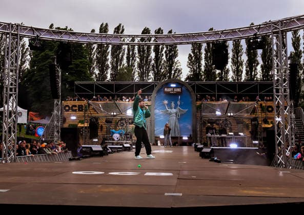 12.06.2026, xlakx, Entertainment, Mary Jane Berlin 2026 v.l. Der Rapper Marteria auf der Cannabis-Messe Mary Jane Berlin. Die Veranstaltung präsentiert Aussteller aus den Bereichen Cannabis, Medizin, Lifestyle und Hanfprodukte. Berlin *** 12 06 2026, xlakx, Entertainment, Mary Jane Berlin 2026 v l Rapper Marteria at the Mary Jane Berlin cannabis trade fair The event presents exhibitors from the cannabis, medicine, lifestyle and hemp product sectors Berlin Daniel Lakomski
