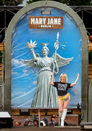 12.06.2026, xlakx, Entertainment, Mary Jane Berlin 2026 v.l.Die Rapperin Sarah4K auf der Cannabis-Messe Mary Jane Berlin. Die Veranstaltung präsentiert Aussteller aus den Bereichen Cannabis, Medizin, Lifestyle und Hanfprodukte. Berlin *** 12 06 2026, xlakx, Entertainment, Mary Jane Berlin 2026 v l The rapper Sarah4K at the cannabis fair Mary Jane Berlin The event presents exhibitors from the fields of cannabis, medicine, lifestyle and hemp products Berlin Daniel Lakomski