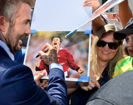 British soccer star David Beckham signs autographs during an unveiling ceremony honoring him with the 2,849th star on the Hollywood Walk of Fame in Los Angeles on Friday, June 12, 2026.  LAP2026061216 JIMxRUYMEN