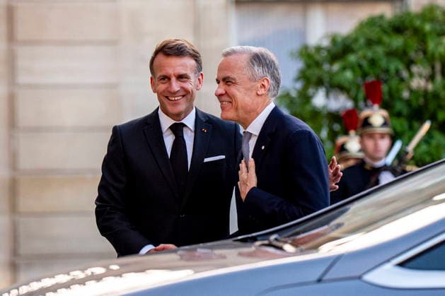 June 12, 2026, Paris, France: French President Emmanuel Macron, left, greets Canadian Prime Minister Mark Carney, in the courtyard of the Palais de löÄÃ Elysee in Paris, on Friday, June 12, 2026. Paris France  - ZUMAc35_ 20260612_zaf_c35_153 Copyright: xChristopherxKatsarovx