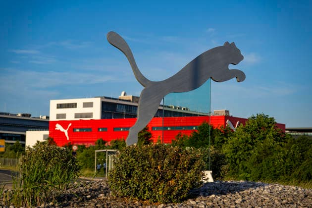 12.06.2026, Herzogenaurach in Bayern. Headquarter der Sportartikelfirma Puma SE am Unternehmenssitz in Herzogenaurach. An der Strasse auf dem Kreisverkehr steht der springende Puma, das Logo und Wahrzeichen der börsennotierten Weltfirma. 12.06.2026, Herzogenaurach 12.06.2026, Herzogenaurach *** 12 06 2026, Herzogenaurach in Bavaria Headquarters of the sporting goods company Puma SE at the company headquarters in Herzogenaurach On the road at the traffic circle stands the jumping Puma, the logo and emblem of the listed global company 12 06 2026, Herzogenaurach 12 06 2026, Herzogenaurach