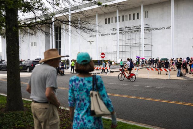 June 12, 2026, Washington, District Of Columbia, USA: People watch as workers construct scaffolding in preparation of the removal of U.S. President Donald Trump s name from facade of the John F. Kennedy Center for the Performing Arts in Washington, D.C. on June 12, 2026. The Trump administration has until the end of the day to remove the Trump name from the building following a court order and a failed appeal by the Kennedy Center board. Washington USA  - ZUMAd227 20260612_znp_d227_012 Copyright: xBryanxDozierx