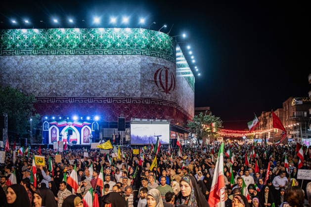 Iranians rally , waving flags in support of the government s negotiations to end the war with the United States, Anti?U.S. and anti?Israel chants echoed at Enghelab Square in Tehran late Friday, June 12, 2026.  IRN2026061203 BehnamxTofighi