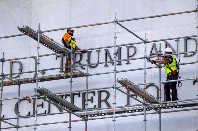 June 12, 2026, Washington, District Of Columbia, USA: Workers erect scaffolding at the John F. Kennedy Center for the Performing Arts on Friday, June 12, 2026, ahead of a court-ordered deadline requiring the removal of President Donald Trump s name from the building after a federal judge ruled that the Kennedy Center s board lacked authority to rename the congressionally chartered arts institution. Washington USA  - ZUMAk74_ 20260612_znp_k74_003 Copyright: xEricxKaynex