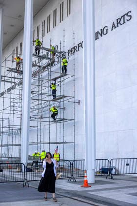June 12, 2026, Washington, District Of Columbia, USA: Workers erect scaffolding at the John F. Kennedy Center for the Performing Arts on Friday, June 12, 2026, ahead of a court-ordered deadline requiring the removal of President Donald Trump s name from the building after a federal judge ruled that the Kennedy Center s board lacked authority to rename the congressionally chartered arts institution. Washington USA  - ZUMAk74_ 20260612_znp_k74_009 Copyright: xEricxKaynex
