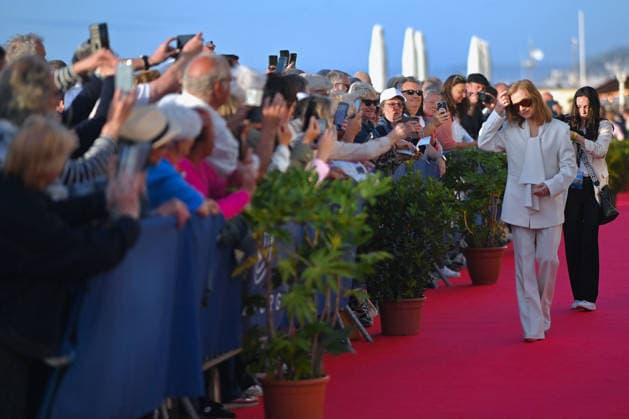 40th Cabourg Film Festival Day 3 FC Isabelle Huppert attend the red carpet during Day Three of the 40th Cabourg Film Festival on June 12, 2026 in Cabourg, France. Photo by Franck Castel ABACAPRESS.COM Cabourg  Copyright: xCastelxFranck ABACAx