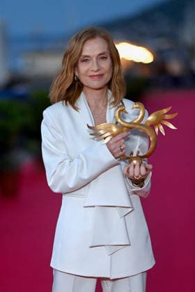40th Cabourg Film Festival Day 3 FC Isabelle Huppert poses with her honorary Swann award on the red carpet during Day Three of the 40th Cabourg Film Festival on June 12, 2026 in Cabourg, France. Photo by Franck Castel ABACAPRESS.COM Cabourg  Copyright: xCastelxFranck ABACAx