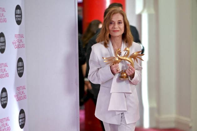 40th Cabourg Film Festival Day 3 FC Isabelle Huppert poses with her honorary Swann award on the red carpet during Day Three of the 40th Cabourg Film Festival on June 12, 2026 in Cabourg, France. Photo by Franck Castel ABACAPRESS.COM Cabourg  Copyright: xCastelxFranck ABACAx