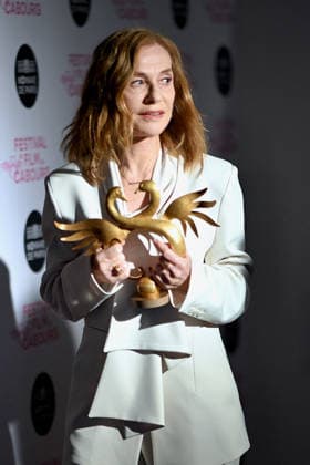 40th Cabourg Film Festival Day 3 FC Isabelle Huppert poses with her honorary Swann award on the red carpet during Day Three of the 40th Cabourg Film Festival on June 12, 2026 in Cabourg, France. Photo by Franck Castel ABACAPRESS.COM Cabourg  Copyright: xCastelxFranck ABACAx