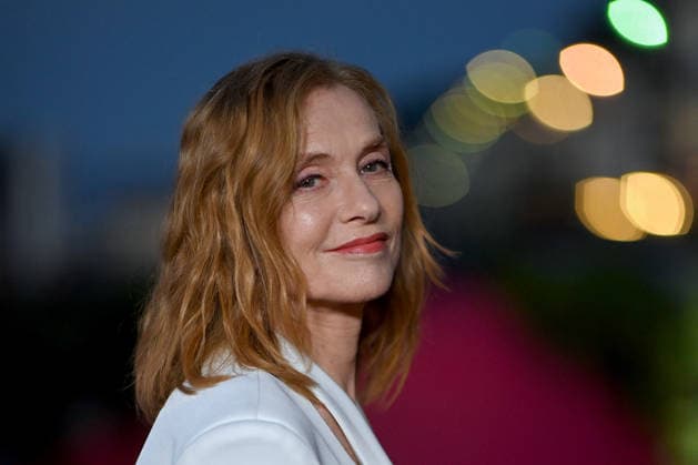 40th Cabourg Film Festival Day 3 FC Isabelle Huppert poses with her honorary Swann award on the red carpet during Day Three of the 40th Cabourg Film Festival on June 12, 2026 in Cabourg, France. Photo by Franck Castel ABACAPRESS.COM Cabourg  Copyright: xCastelxFranck ABACAx