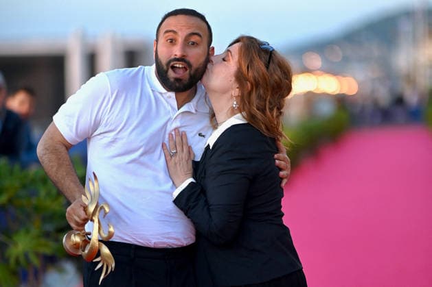 40th Cabourg Film Festival Day 3 FC Oussama Kheddam and Agnes Jaoui pose with his award on the red carpet during Day Three of the 40th Cabourg Film Festival on June 12, 2026 in Cabourg, France.. Photo by Franck Castel ABACAPRESS.COM Cabourg  Copyright: xCastelxFranck ABACAx