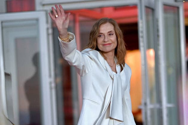 40th Cabourg Film Festival Day 3 FC Isabelle Huppert poses with her honorary Swann award on the red carpet during Day Three of the 40th Cabourg Film Festival on June 12, 2026 in Cabourg, France. Photo by Franck Castel ABACAPRESS.COM Cabourg  Copyright: xCastelxFranck ABACAx