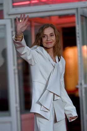 40th Cabourg Film Festival Day 3 FC Isabelle Huppert poses with her honorary Swann award on the red carpet during Day Three of the 40th Cabourg Film Festival on June 12, 2026 in Cabourg, France. Photo by Franck Castel ABACAPRESS.COM Cabourg  Copyright: xCastelxFranck ABACAx