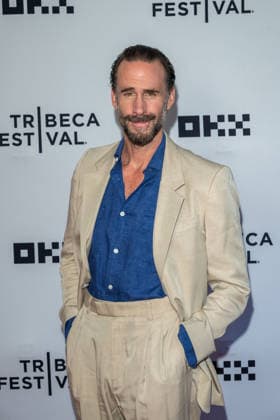 Dear England Premiere, 25th Tribeca Film Festival, New York, USA - 12 Jun 2026 Joseph Fiennes attends Dear England Premiere during the 2026 Tribeca Film Festival at the SVA Theatre on June 12, 2026 in New York City. New York United States Copyright: xRonxAdarx xSOPAxImagesx _radar_england_06122026_00101