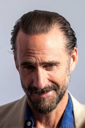 Dear England Premiere, 25th Tribeca Film Festival, New York, USA - 12 Jun 2026 Joseph Fiennes attends Dear England Premiere during the 2026 Tribeca Film Festival at the SVA Theatre on June 12, 2026 in New York City. New York United States Copyright: xRonxAdarx xSOPAxImagesx _radar_england_06122026_00296