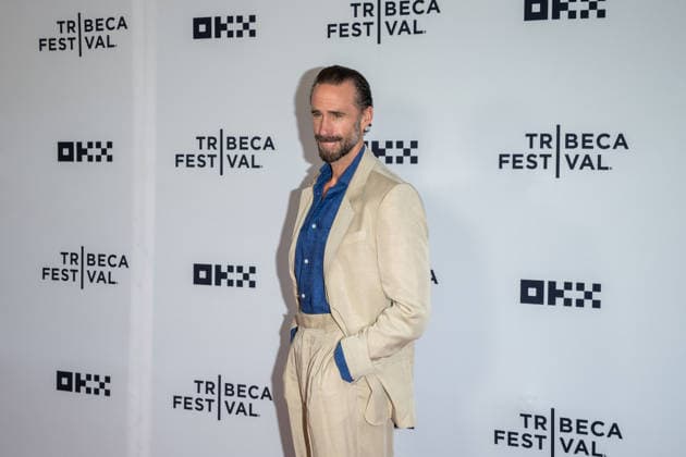 June 12, 2026, New York, United States: Joseph Fiennes attends Dear England Premiere during the 2026 Tribeca Film Festival at the SVA Theatre on June 12, 2026 in New York City. New York United States - ZUMAs197 20260612_aaa_s197_399 Copyright: xRonxAdarx