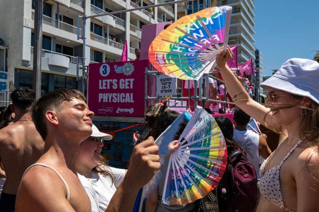 LGBT Pride clebration in Tel Aviv, Israel - 12 Jun 2026 Protesters hold colourful fans as they celebrate during the Pride Parade in Tel Aviv, made possible by the ceasefire and held despite the ongoing conflict with Iran. The Pride Parade in Tel Aviv, Israel, took place after a three-year hiatus due to the war. This year as well, the war remained a backdrop to the event, as Tel Aviv had been targeted by Iranian missile attacks just a few days earlier. Despite these challenges, thousands of people across Israel came out to celebrate love, pride, and equality, marching in support of equal rights for the LGBTQ+ community, including gay men and lesbians. Tel Aviv Israel Copyright: xYaelxGuiskyxAbasx xSOPAxImagesx 7357s