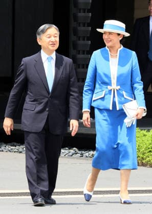 June 13, 2026, Tokyo, Japan - Japanese Emperor Naruhito (L) and Empress Masako (R) walk toward Japan s government plane as Emperor and Empress leave to Netherlands at the Tokyo International Airport on Saturday, June 13, 2026. Japanese royal couple will visit Netherlands and Belgium from June 13 through 26. (photo by Yoshio Tsunoda AFLO)  aflo_334258778