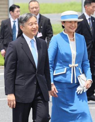 June 13, 2026, Tokyo, Japan - Japanese Emperor Naruhito (L) and Empress Masako (R) walk toward Japan s government plane as Emperor and Empress leave to Netherlands at the Tokyo International Airport on Saturday, June 13, 2026. Japanese royal couple will visit Netherlands and Belgium from June 13 through 26. (photo by Yoshio Tsunoda AFLO)  aflo_334258785