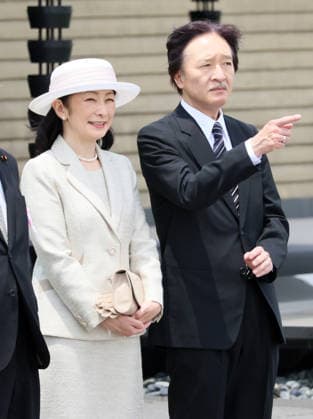 June 13, 2026, Tokyo, Japan - Japanese Crown Prince Akishino (R) and crown Princesss Kiko (L) send off Emperor Naruhito and Empress Masako as Emperor and Empress leave to Netherlands at the Tokyo International Airport on Saturday, June 13, 2026. Japanese royal couple will visit Netherlands and Belgium from June 13 through 26. (photo by Yoshio Tsunoda AFLO)  aflo_334258788