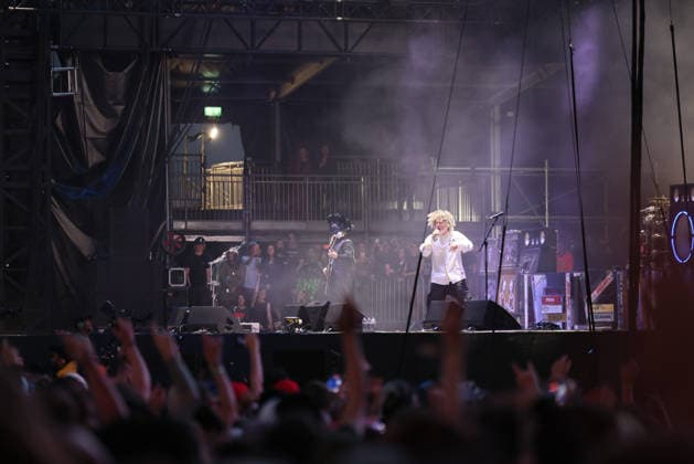 12 06 26 Limp Bizkit AT DOWNLOAD FESTIVAL Donington Park. APEX STAGE, UK 12 06 26 Limp Bizkit AT DOWNLOAD FESTIVAL Donington Park. APEX STAGE ,UK Limp Bizkit is an American nu metal band from Jacksonville, Florida. Its lineup consists of lead vocalist Fred Durst, drummer John Otto, guitarist Wes Borland, and turntablist DJ Lethal, Credit:Roger Alarcon Avalon United Kingdom, London  Copyright: xRogerxAlarconx xAvalonx 1109767084