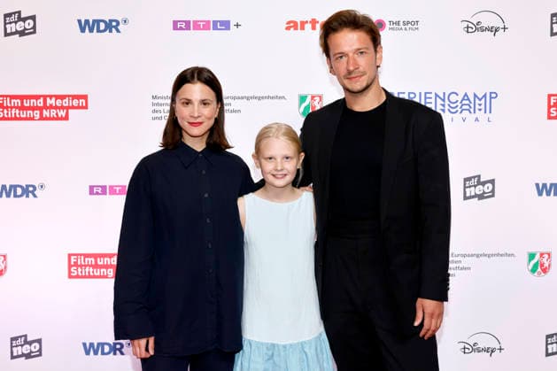 Die Schauspielerinnen Aylin Tezel und Hanna Heckt mit Schauspieler Stefan Gorski bei der Premiere der ZDF-Serie Serial Cleaner im Rahmen des 12. Seriencamp Festivals 2026 im Cinenova. Köln, 11.06.2026 NRW Deutschland *** Actresses Aylin Tezel and Hanna Heckt with actor Stefan Gorski at the premiere of the ZDF series Serial Cleaner as part of the 12 Series Camp Festival 2026 at Cinenova Cologne, 11 06 2026 NRW Germany Copyright: xChristophxHardtx