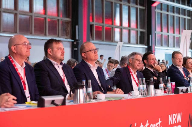Jochen OTT, 3.v.l. SPD Fraktionsvorsitzender im Landtag NRW, designierter Spitzendkandidat fuer die Landtagswahl 2027, Landesdeligiertenkonferenz der NRWSPD, SPD Nordrhein-Westfalen in Duesseldorf am 13.06.2026, *** Jochen OTT, 3 from left SPD parliamentary group leader in the NRW state parliament, designated top candidate for the 2027 state elections, NRWSPD state delegates conference, SPD North Rhine-Westphalia in Duesseldorf on 13 06 2026,