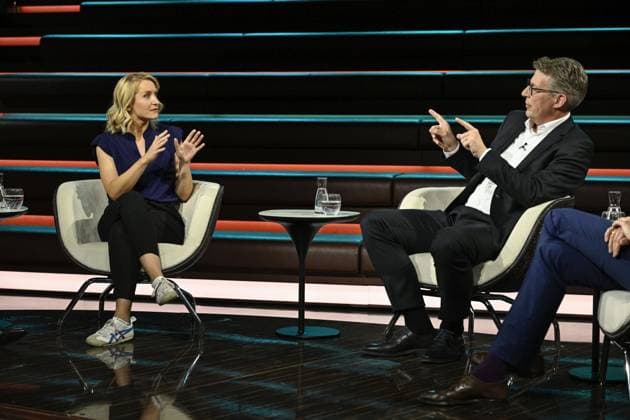 Ines Schwerdtner mit Markus Blume 06 26 her Ines Schwerdtner und Markus Blume am 10. Juni 2026 in Markus Lanz , ZDF TV Fernsehen Talkshow Talk Show Deutschland deutsch deutscher Mann deutsche Frau Politikerin Politik Die Linke Linken Vorsitzende Co-Chefin Publizistin CSU Politiker german politician female publisher quer ganz freistellbar sitzend sprechend zuhörend gestikulierend *** Ines Schwerdtner with Markus Blume 06 26 her Ines Schwerdtner and Markus Blume on June 10, 2026 in Markus Lanz , ZDF TV Television Talk Show Talk Show Germany German German Man German Woman Politician Politics The Left Left Chairwoman Co Chief Publicist CSU Politician German politician female publisher cross completely detachable sitting speaking l