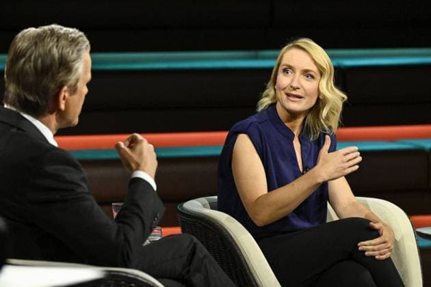 Markus Lanz mit Ines Schwerdtner 06 26 her Markus Lanz und Ines Schwerdtner am 10. Juni 2026 in Markus Lanz , ZDF TV Fernsehen Talkshow Talk Show Deutschland deutsch Mann deutsche Frau Politikerin Politik Die Linke Linken Partei-Vorsitzende Co-Chefin Publizistin Italien italienisch italienischer italienisch-deutscher Moderator Fotografie Fotograf Journalist Journalismus Autor german politician female journalism german-italian presenter host photographer author quer halb sitzend sprechend zuhörend gestikulierend *** Markus Lanz with Ines Schwerdtner 06 26 her Markus Lanz and Ines Schwerdtner on June 10, 2026 in Markus Lanz , ZDF TV Television Talk Show Talk Show Germany German man German woman politician politics The Left Left P
