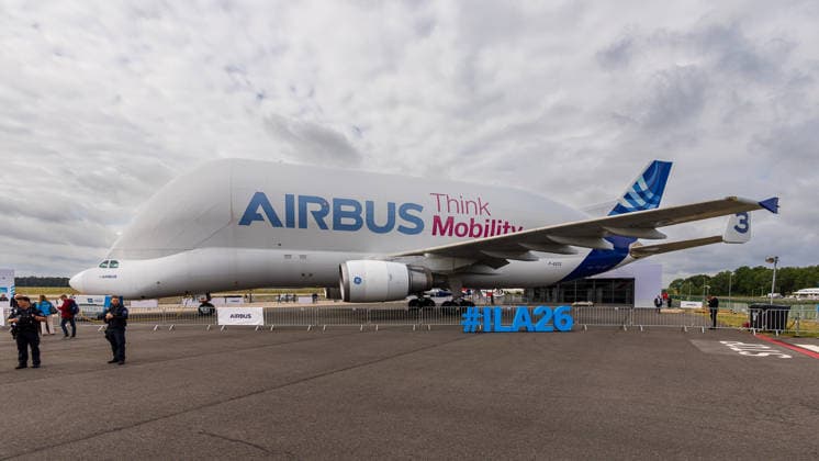 Publikumstag auf ILA Berlin 2026, Berlin, 13.06.2026 Ein Airbus Beluga (F-GSTC, Nummer 3) mit der Aufschrift Think Mobility steht auf dem Ausstellungsgelaende der ILA 2026. Die markante Ueberfrachter-Silhouette ist eines der Ausstellungsstuecke des Herstellers Airbus am Publikumstag. Schöneberg Berlin ExpoCenter Airport Brandenburg Deutschland *** Public Day at ILA Berlin 2026, Berlin, 13 06 2026 An Airbus Beluga F GSTC, number 3 with the inscription Think Mobility stands on the exhibition grounds of the ILA 2026 The striking freighter silhouette is one of the exhibits of the manufacturer Airbus at the Public Day Schöneberg Berlin ExpoCenter Airport Brandenburg Germany 20260613-1V9A3122-M4000