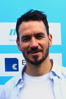 Am Sportzentrum der Universität Regensburg findet im Zeichen von Bewegung, Gesundheit und Prävention die Aktion - Wir bewegen Bayern - statt. Ziel von - Wir bewegen Bayern - ist es, die Besucher für körperliche Aktivität zu begeistern und praktische Impulse für ein gesundes, aktives Leben zu geben. Foto: Felix Neureuther, ehemaliger deutscher Skirennläufer aus Garmisch-Partenkirchen. Er war auf die Disziplinen Slalom und Riesenslalom spezialisiert. Bei Weltmeisterschaften gewann er fünf Medaillen, drei im Slalom und zwei im Mannschaftswettbewerb. *** The Wir bewegen Bayern (We Move Bavaria) campaign is taking place at the University of Regensburgs sports center under the banner of exercise, health and prevention The aim of Wir bewe
