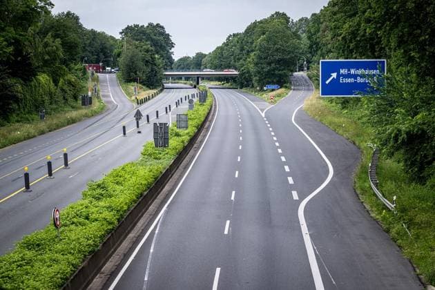 Sperrung der A40 in Mülheim an der Ruhr ** NUR FÜR REDAKTIONELLE ZWECKE ** EDITORIAL USE ONLY **<p>Voll gesperrt ist am Samstag, 13.06.2026, die Autobahn A40 zwischen den Anschlussstellen Winkhausen und Heißen. Im Bereich der Geitlingstraße wird nach Blindgängern aus dem 2. Weltkrieg gesucht. Dafür muss die Fahrbahndecke abgetragen werden. Deutschland NRW Mülheim an der Ruhr Copyright: MartinxMöller *** Closure of the A40 in Mülheim an der Ruhr FOR EDITORIAL PURPOSES ONLY EDITORIAL USE ONLY p The A40 highway between the Winkhausen and Heißen junctions will be fully closed on Saturday, 13 06 2026 In the Geitlingstraße area, a search is being carried out for unexploded ordnance from the Second World War The road surface has to be re Copyright: MartinxMöller doc869q755ync6wkb5nhxd ,EDITORIAL USE ONLY