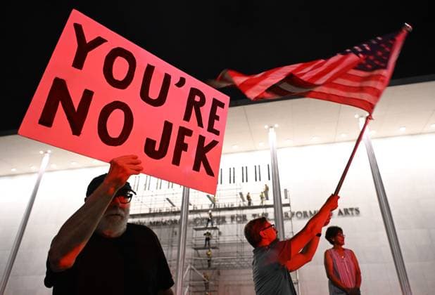 (260613) -- WASHINGTON, June 13, 2026 -- A man holds a placard as construction crews put up scaffolding in Washington, D.C., the United States, in the small hours of June 13, 2026. A U.S. federal appeals court on Friday denied the Justice Department s last-minute request for a temporary pause of a court order directing that President Donald Trump s name be removed from the John F. Kennedy Center for the Performing Arts. ) U.S.-WASHINGTON, D.C.-KENNEDY CENTER-TRUMP S NAME-REMOVAL-DELAY-COURT-REJECTION LixRui 