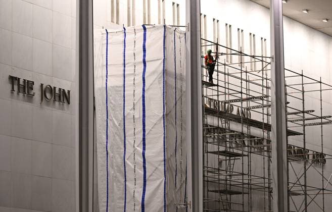 (260613) -- WASHINGTON, June 13, 2026 -- Construction crews hang a tarp in Washington, D.C., the United States, in the small hours of June 13, 2026. A U.S. federal appeals court on Friday denied the Justice Department s last-minute request for a temporary pause of a court order directing that President Donald Trump s name be removed from the John F. Kennedy Center for the Performing Arts. ) U.S.-WASHINGTON, D.C.-KENNEDY CENTER-TRUMP S NAME-REMOVAL-DELAY-COURT-REJECTION LixRui 