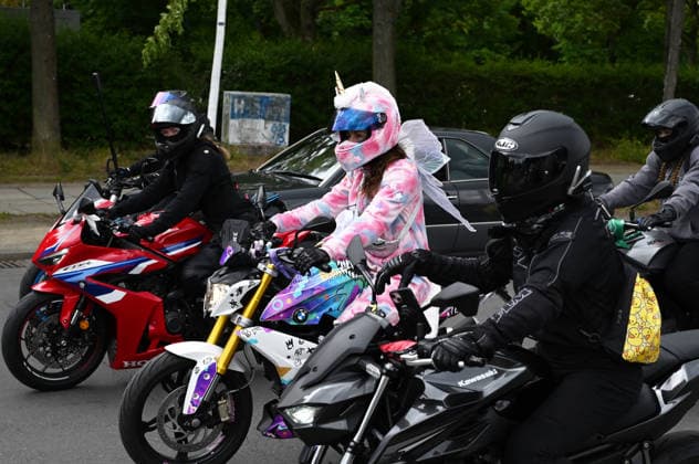 Bikers rally for road safety in Berlin BERLIN , GERMANY - JUNE 13: A motorcycle rider wearing a costume participates in the More Attention for Bikers ride rally in Berlin, Germany, on June 13, 2026. The event seeks to raise awareness of motorcycle safety, advocate for safer road conditions, and ensure that the interests of bikers are considered in transportation policy. Volodymyr Sindieiev Anadolu Berlin Germany. Editorial use only. Please get in touch for any other usage.  Copyright: x2026xAnadoluxVolodymyrxSindieievx