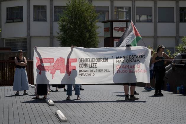Pro-palestinian demonstration BEASAIN, SPAIN - JUNE 13: Protesters demonstrate during Construction and Auxiliary Railways (CAF) company s shareholders meeting to denounce the company for its participation, along with the Israeli infrastructure company Shapir, in the construction, expansion and maintenance of the Jerusalem Light Rail (JLR) in the Occupied Palestinian Territories. Photo by Gari Garaialde JNA Press (Photo by Gari Garaialde JNA Press via Nexpher Images) Beasain Gipuzkoa Bostok Photo