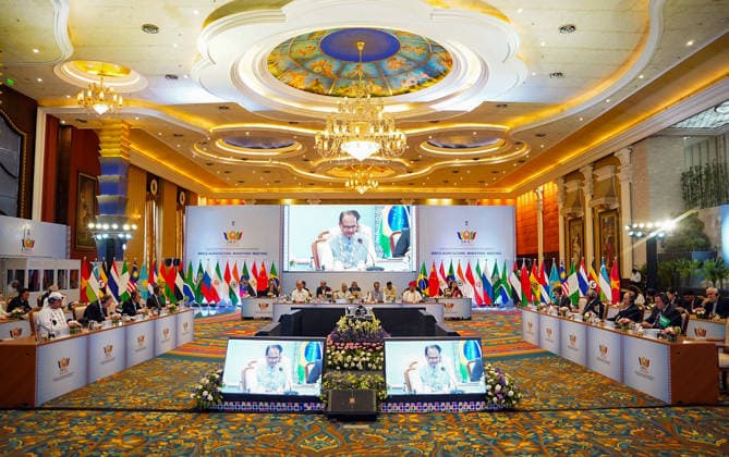 News Bilder des Tages RECORD DATE NOT STATED Union Minister of Agriculture and Farmers Welfare Shivraj Singh Chouhan speaks during the 16th BRICS Agriculture Ministers Meeting 2026 Indore, Jun 13 (ANI): Union Minister of Agriculture and Farmers Welfare Shivraj Singh Chouhan speaks during the 16th BRICS Agriculture Ministers Meeting 2026, in Indore on Saturday. (@ChouhanShivraj X ANI Photo) Indore Madhya Pradesh India Copyright: xANIx ANI_20260613286