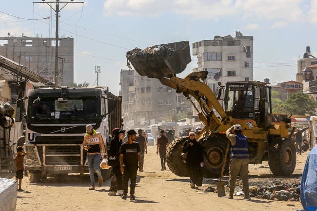 Teams affiliated with UNRWA carry out cleaning operations in Khan Yunis KHAN YUNIS, GAZA, PALESTINE - JUNE 13: Teams from the United Nations Relief and Works Agency for Palestine Refugees in the Near East (UNRWA) use heavy machinery to remove garbage piled up on the streets of Khan Yunis, Gaza, Palestine, on June 13, 2026. Waste has been accumulating on streets and near residential areas due to severe damage to infrastructure caused by attacks, insufficient municipal vehicles. Abed Rahim Khatib Anadolu Khan Yunis Gaza. Editorial use only. Please get in touch for any other usage.  Copyright: x2026xAnadoluxAbedxRahimxKhatibx