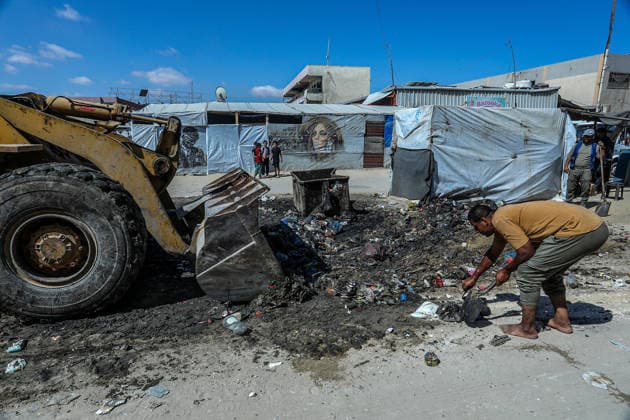 Teams affiliated with UNRWA carry out cleaning operations in Khan Yunis KHAN YUNIS, GAZA, PALESTINE - JUNE 13: Teams from the United Nations Relief and Works Agency for Palestine Refugees in the Near East (UNRWA) use heavy machinery to remove garbage piled up on the streets of Khan Yunis, Gaza, Palestine, on June 13, 2026. Waste has been accumulating on streets and near residential areas due to severe damage to infrastructure caused by attacks, insufficient municipal vehicles. Abed Rahim Khatib Anadolu Khan Yunis Gaza. Editorial use only. Please get in touch for any other usage.  Copyright: x2026xAnadoluxAbedxRahimxKhatibx