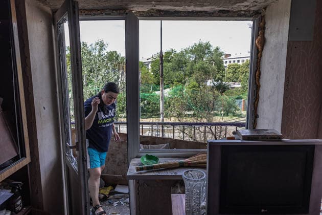 Aftermath of Russian airstrike in Ukraine SLOVIANSK, UKRAINE - JUNE 13: Several civilians clear rubble from their home following a Russian air strike in Sloviansk, Ukraine, 13 June 2026 Diego Herrera Carcedo Anadolu Ukraine Ukraine. Editorial use only. Please get in touch for any other usage.  Copyright: x2026xAnadoluxDiegoxHerreraxCarcedox