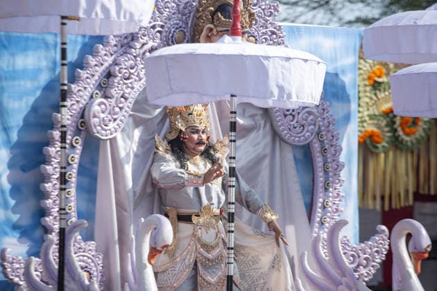June 13, 2026, Denpasar, Bali, Indonesia: Balinese men participate in a performance during a parade for the 48th Bali Arts Festival in Denpasar on Indonesia s resort island of Bali on June 13, 2026. The annual month-long festival, which features inclusive performances from various regencies across the island, aims to preserve and showcase Balinese cultural heritage. Denpasar Indonesia - ZUMAp229 20260613_zip_p229_016 Copyright: xLanaxPriatnax
