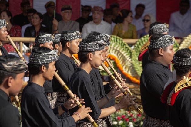 June 13, 2026, Denpasar, Bali, Indonesia: Balinese men participate in a performance during a parade for the 48th Bali Arts Festival in Denpasar on Indonesia s resort island of Bali on June 13, 2026. The annual month-long festival, which features inclusive performances from various regencies across the island, aims to preserve and showcase Balinese cultural heritage. Denpasar Indonesia  - ZUMAp229 20260613_zip_p229_003 Copyright: xLanaxPriatnax