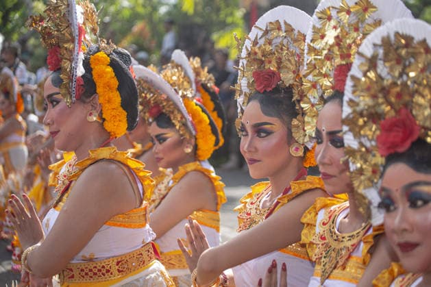 June 13, 2026, Denpasar, Bali, Indonesia: Balinese women perform a traditional dance during a parade for the 48th Bali Arts Festival in Denpasar on Indonesia s resort island of Bali on June 13, 2026. The annual month-long festival, which features inclusive performances from various regencies across the island, aims to preserve and showcase Balinese cultural heritage. Denpasar Indonesia  - ZUMAp229 20260613_zip_p229_020 Copyright: xLanaxPriatnax