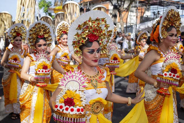 June 13, 2026, Denpasar, Bali, Indonesia: Balinese women perform a traditional dance during a parade for the 48th Bali Arts Festival in Denpasar on Indonesia s resort island of Bali on June 13, 2026. The annual month-long festival, which features inclusive performances from various regencies across the island, aims to preserve and showcase Balinese cultural heritage. Denpasar Indonesia - ZUMAp229 20260613_zip_p229_006 Copyright: xLanaxPriatnax