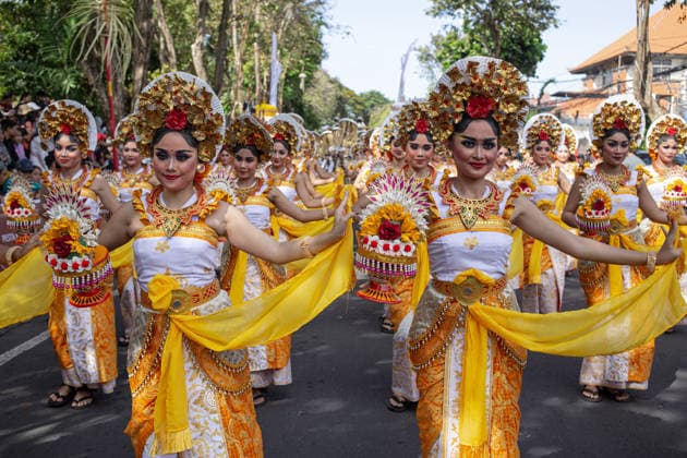 June 13, 2026, Denpasar, Bali, Indonesia: Balinese women perform a traditional dance during a parade for the 48th Bali Arts Festival in Denpasar on Indonesia s resort island of Bali on June 13, 2026. The annual month-long festival, which features inclusive performances from various regencies across the island, aims to preserve and showcase Balinese cultural heritage. Denpasar Indonesia  - ZUMAp229 20260613_zip_p229_019 Copyright: xLanaxPriatnax