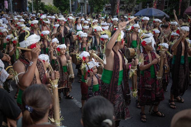 June 13, 2026, Denpasar, Bali, Indonesia: Balinese boy s participate in a performance during a parade for the 48th Bali Arts Festival in Denpasar on Indonesia s resort island of Bali on June 13, 2026. The annual month-long festival, which features inclusive performances from various regencies across the island, aims to preserve and showcase Balinese cultural heritage. Denpasar Indonesia - ZUMAp229 20260613_zip_p229_011 Copyright: xLanaxPriatnax