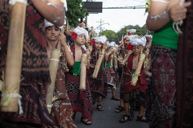 June 13, 2026, Denpasar, Bali, Indonesia: Balinese boy s participate in a performance during a parade for the 48th Bali Arts Festival in Denpasar on Indonesia s resort island of Bali on June 13, 2026. The annual month-long festival, which features inclusive performances from various regencies across the island, aims to preserve and showcase Balinese cultural heritage. Denpasar Indonesia - ZUMAp229 20260613_zip_p229_013 Copyright: xLanaxPriatnax
