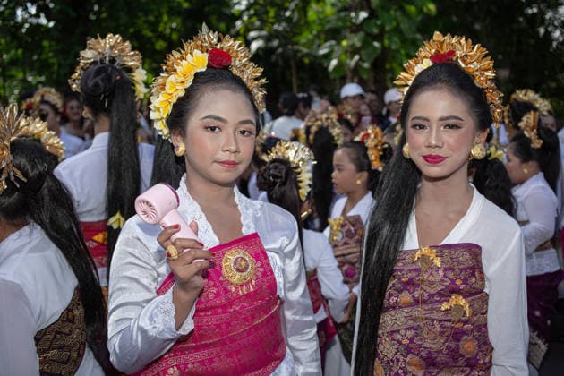 June 13, 2026, Denpasar, Bali, Indonesia: Balinese women perform a traditional dance during a parade for the 48th Bali Arts Festival in Denpasar on Indonesia s resort island of Bali on June 13, 2026. The annual month-long festival, which features inclusive performances from various regencies across the island, aims to preserve and showcase Balinese cultural heritage. Denpasar Indonesia - ZUMAp229 20260613_zip_p229_014 Copyright: xLanaxPriatnax