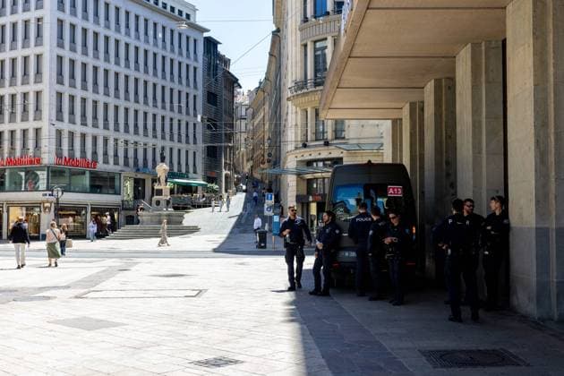 G7 J 2 GENEVE BARRICADEE PHOTOPQR LE DAUPHINE Tom PHAM VAN SUU 13 06 2026 A Genève Suisse , le 13 juin 2026 Two days before the start of the G7 international summit, the city of Geneva has barricaded itself in anticipation of possible outbursts at the NoG7 demonstration scheduled for Sunday June 14th, les militants No G7 se préparent dans une ambiance légère Photo Tom Pham Van Suu Le Dauphiné Libéré Geneva, Switzerland, june 13th 2026 Two days before the start of the G7 international summit, the city of Geneva has essentially barricaded itself in anticipation of potential unrest during the No G7 demonstration planned for Sunday, June 14 Meanwhile, the No G7 activists are preparing in a relaxed atmosphere France  Copyright: xPHOTOPQR LExDAUPHINE MAXPPPxTomxPHAMxVANxSUUx 20260613JDL8081 20260613JDL8081
